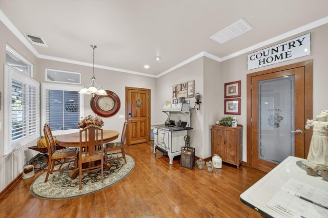 2382 20th Avenue, Kingsburg, CA 93631