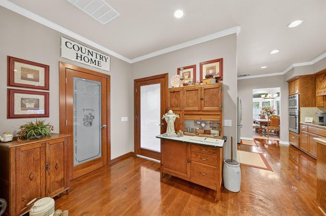 2382 20th Avenue, Kingsburg, CA 93631