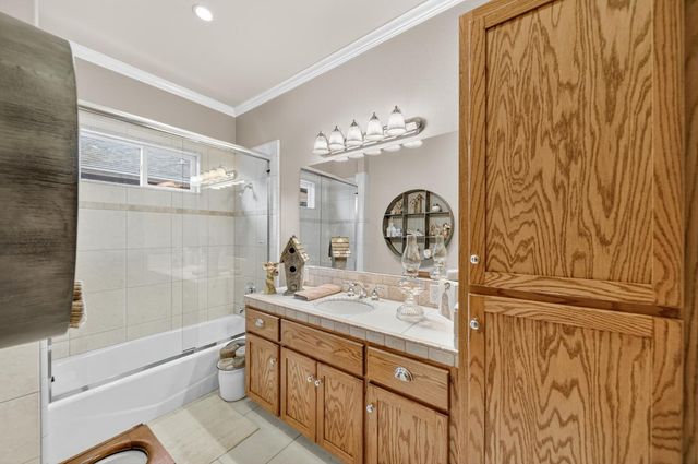 2382 20th Avenue, Kingsburg, CA 93631