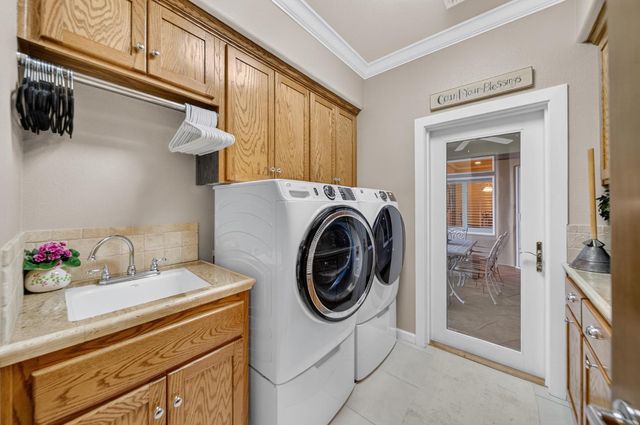 2382 20th Avenue, Kingsburg, CA 93631