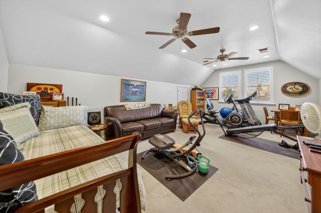 2382 20th Avenue, Kingsburg, CA 93631