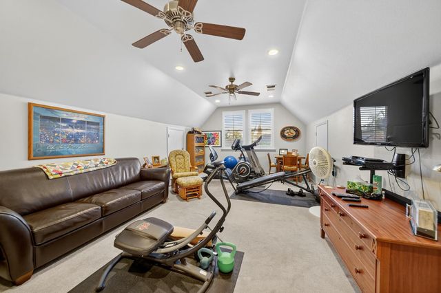 2382 20th Avenue, Kingsburg, CA 93631