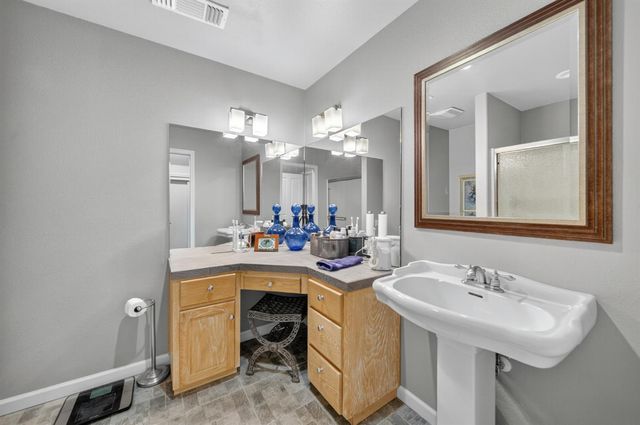 2382 20th Avenue, Kingsburg, CA 93631