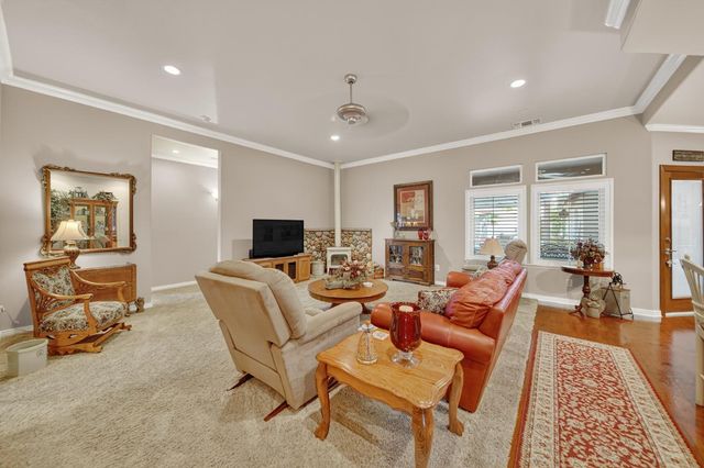 2382 20th Avenue, Kingsburg, CA 93631