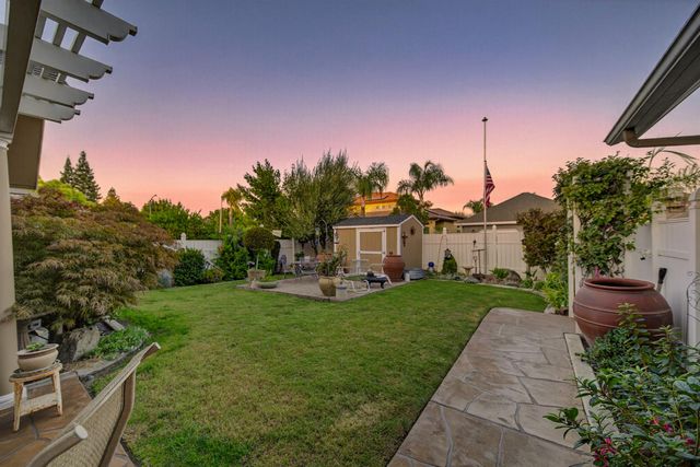 2382 20th Avenue, Kingsburg, CA 93631