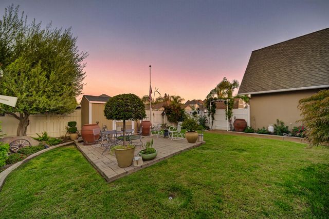 2382 20th Avenue, Kingsburg, CA 93631