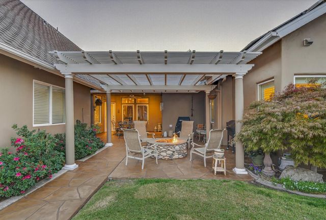 2382 20th Avenue, Kingsburg, CA 93631