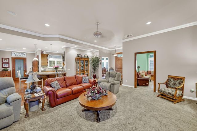 2382 20th Avenue, Kingsburg, CA 93631