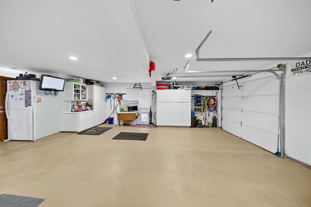 2382 20th Avenue, Kingsburg, CA 93631