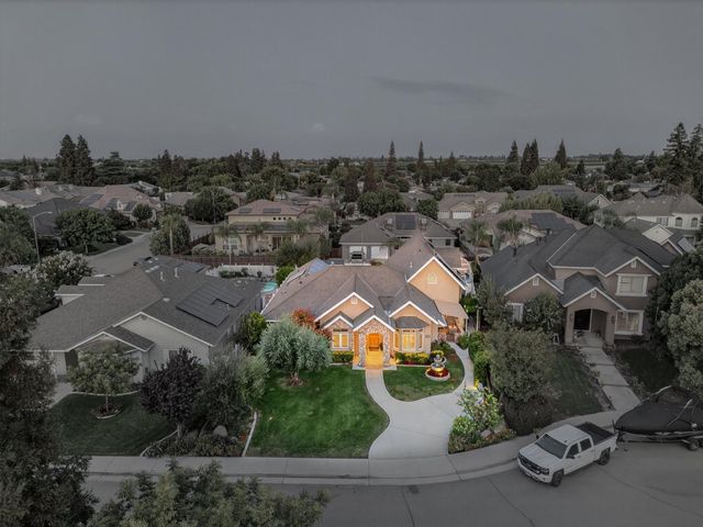 2382 20th Avenue, Kingsburg, CA 93631