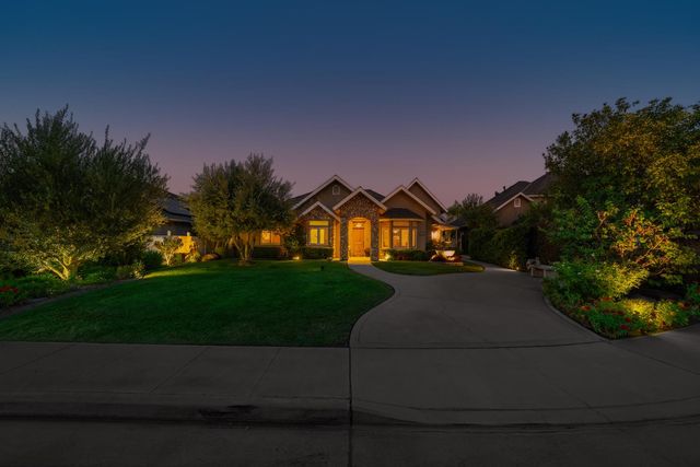 2382 20th Avenue, Kingsburg, CA 93631