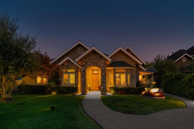 2382 20th Avenue, Kingsburg, CA 93631