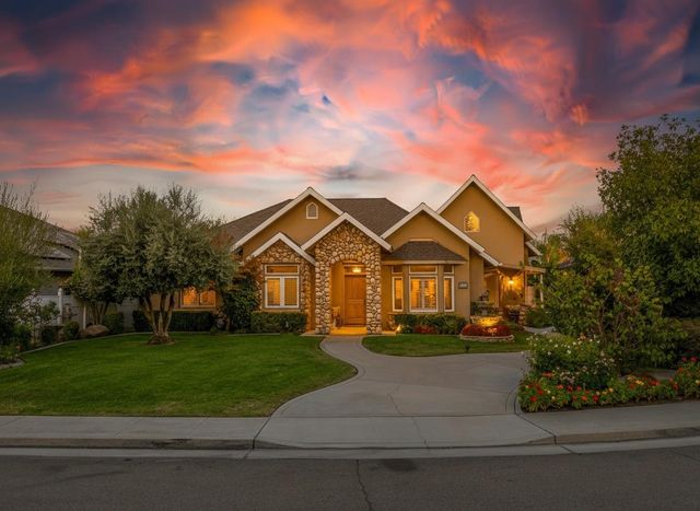 2382 20th Avenue, Kingsburg, CA 93631