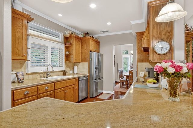 2382 20th Avenue, Kingsburg, CA 93631