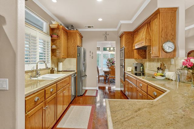 2382 20th Avenue, Kingsburg, CA 93631