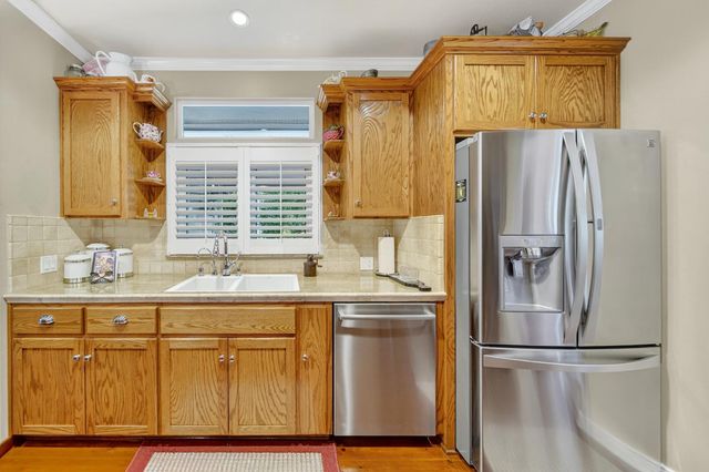 2382 20th Avenue, Kingsburg, CA 93631