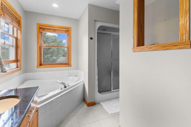 2191 BRAMBLEWOOD COURT, Neenah, WI 54956