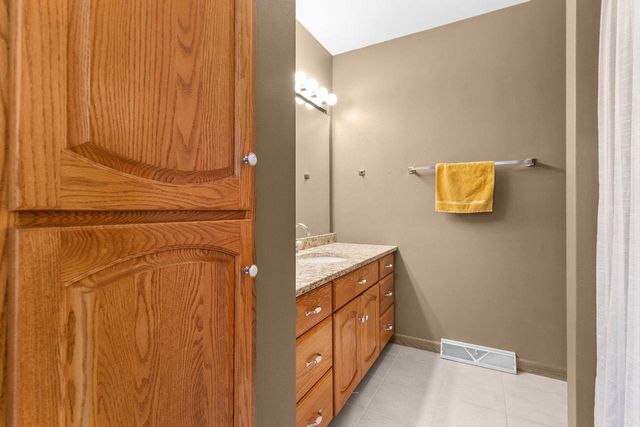 2191 BRAMBLEWOOD COURT, Neenah, WI 54956