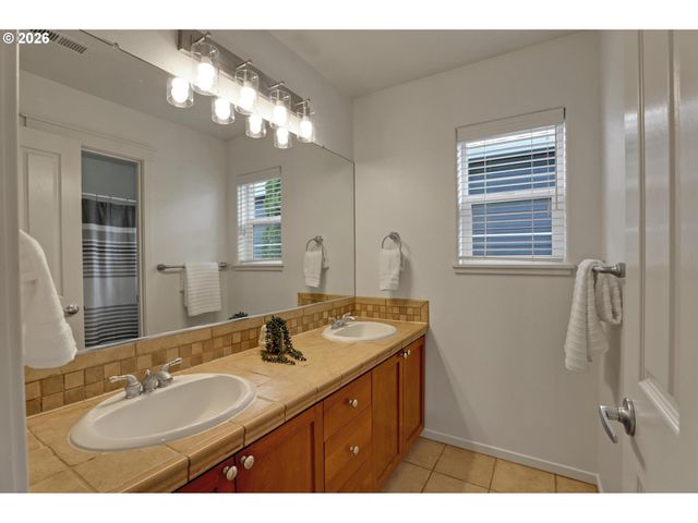 3527 Nw LANSBROOK Ter, Portland, OR 97229