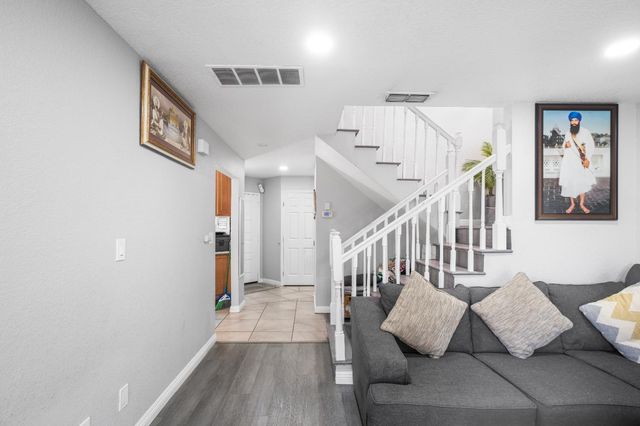 8041 Kelty Ct, Sacramento, CA 95828