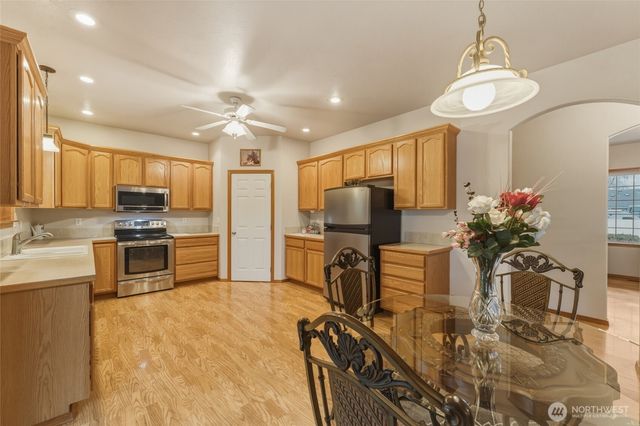 803 SE Vintage Way, College Place, WA 99324