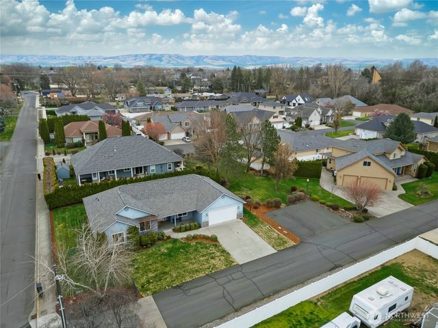 803 SE Vintage Way, College Place, WA 99324