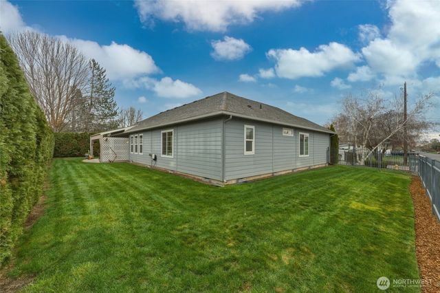 803 SE Vintage Way, College Place, WA 99324