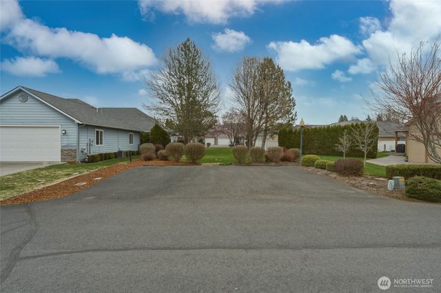 803 SE Vintage Way, College Place, WA 99324