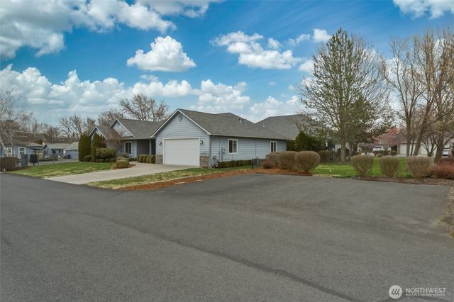 803 SE Vintage Way, College Place, WA 99324