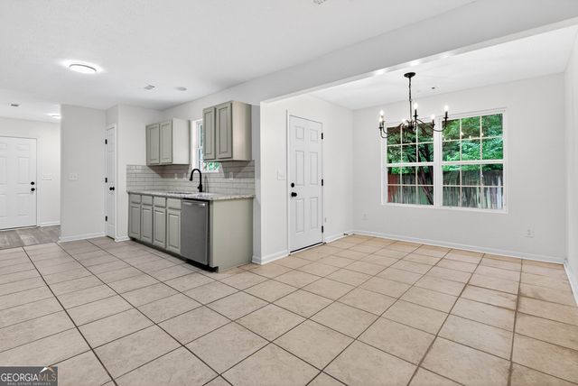 48 Fawn Drive, Grantville, GA 30220