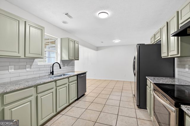 48 Fawn Drive, Grantville, GA 30220