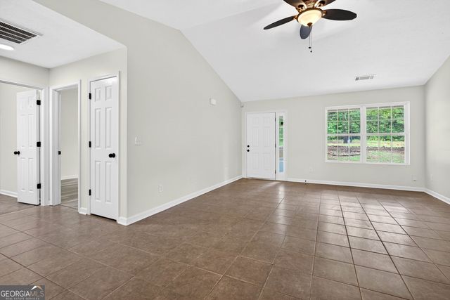 48 Fawn Drive, Grantville, GA 30220