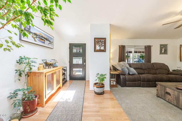 15775 Twin Drive, La Pine, OR 97739