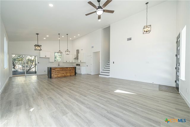 4 Huisache Lane, Wimberley, TX 78676