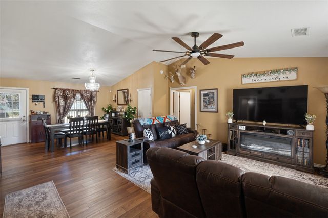 924 Guam Street, Tool, TX 75143