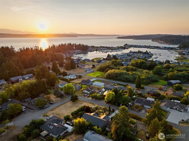 5095 NE Willow Road, Hansville, WA 98340
