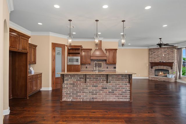1207 Metairie Lane, Bossier City, LA 71111