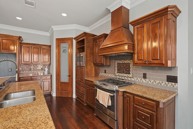 1207 Metairie Lane, Bossier City, LA 71111