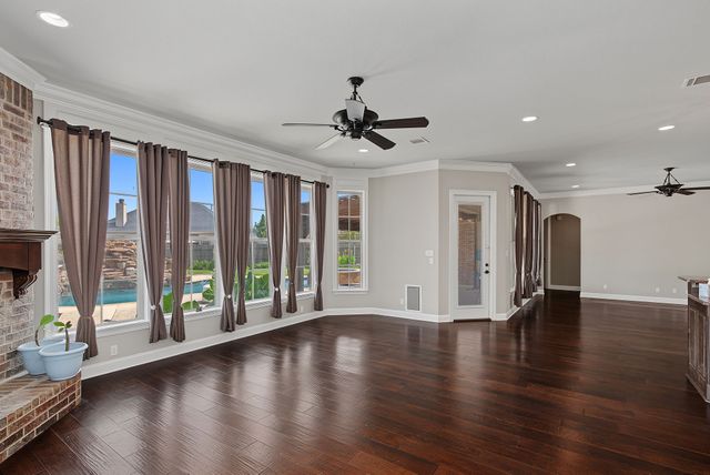 1207 Metairie Lane, Bossier City, LA 71111