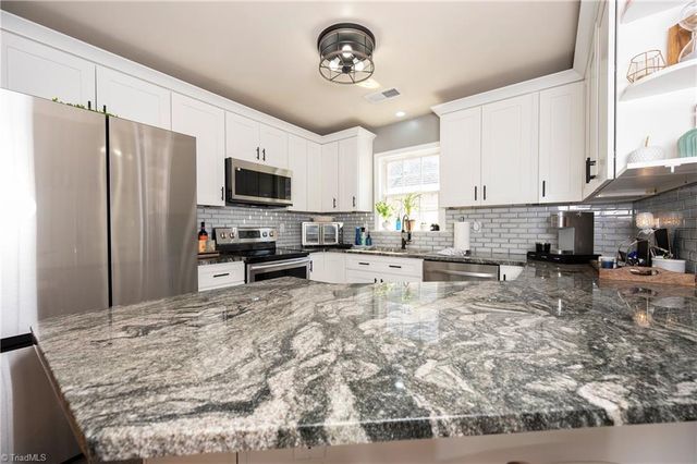 6648 Springfield Village Lane, Clemmons, NC 27012