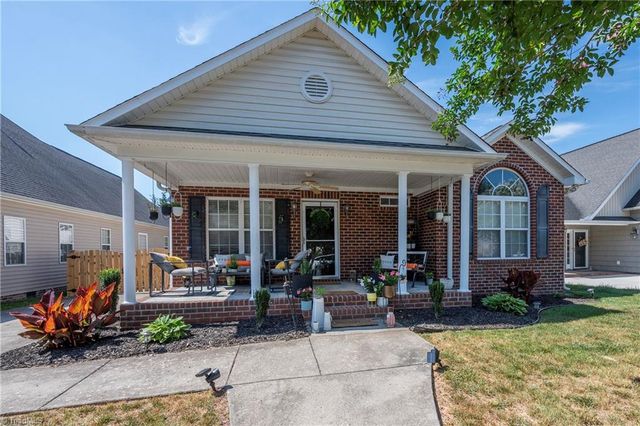6648 Springfield Village Lane, Clemmons, NC 27012