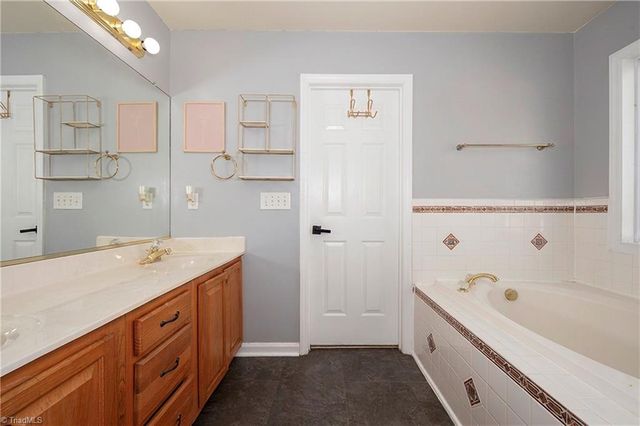 6648 Springfield Village Lane, Clemmons, NC 27012