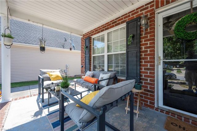 6648 Springfield Village Lane, Clemmons, NC 27012