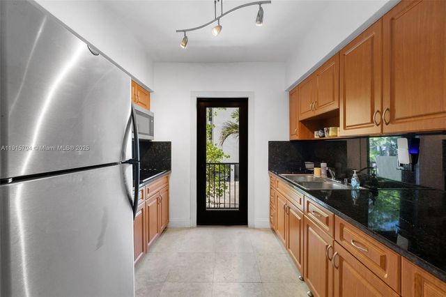 7845 NE Bayshore Ct 10, Miami, FL 33138