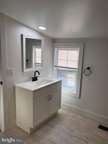 173 S WOLF ST, Manheim, PA 17545