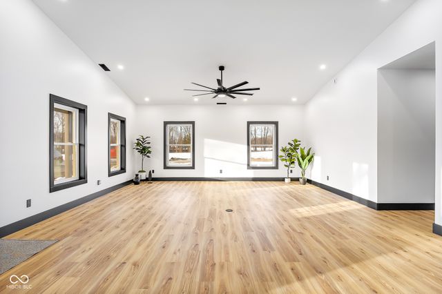 8615 S 150 W, Columbus, IN 47201