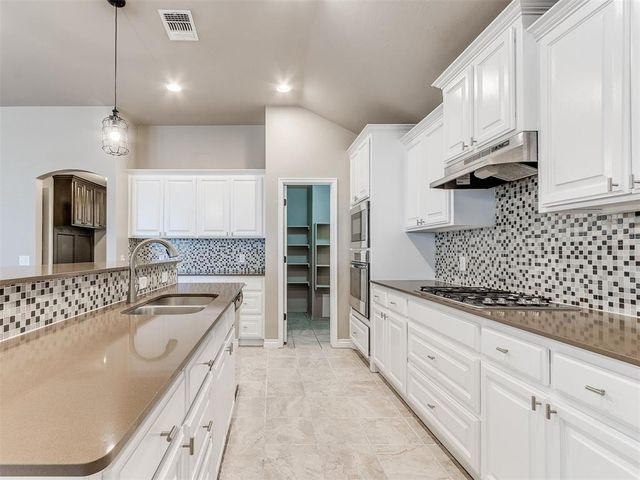 18820 Vea Drive, Edmond, OK 73012