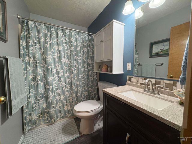 400 Farmall Way, Kuna, ID 83634