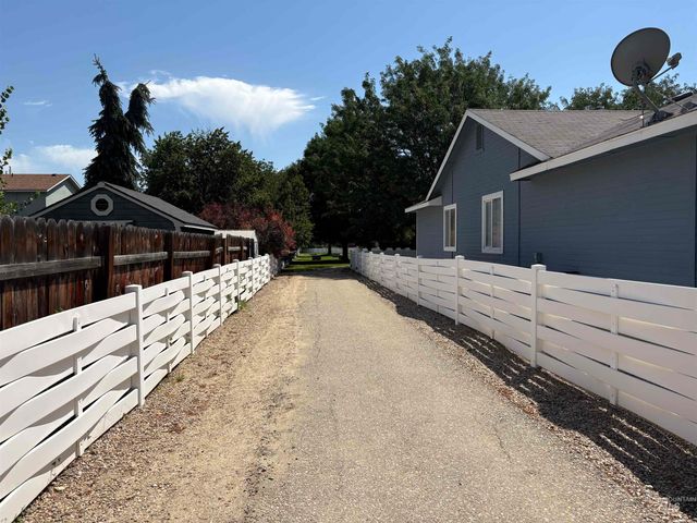 400 Farmall Way, Kuna, ID 83634
