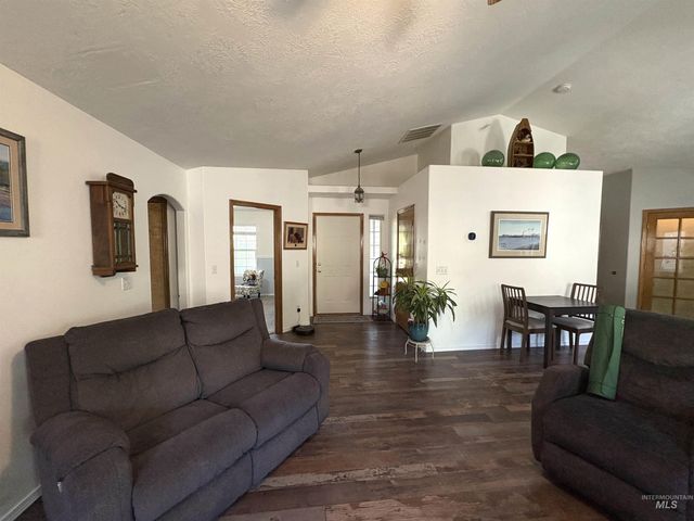 400 Farmall Way, Kuna, ID 83634